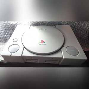 PS1, 3 controllers, 5 games.